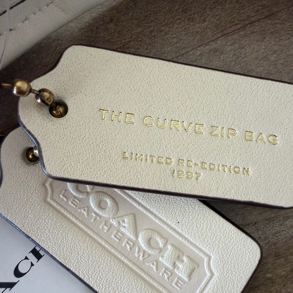 Coach Elegant White Shoulder Bag - Picture 6 of 6